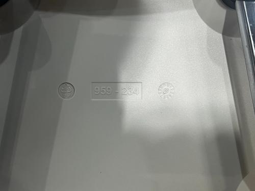 Vitra (ヴィトラ) イス 51-0051 ホワイト ハルチューブ