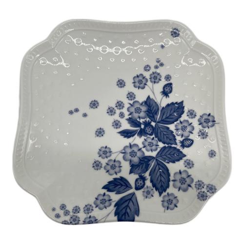 Wedgwood (ウェッジウッド) オーバルプレート ストロベリー ブルーム インディゴ　小皿セット