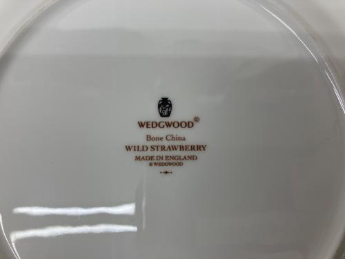 Wedgwood (ウェッジウッド)　スクエアプレート 壺刻印 ワイルドストロベリー