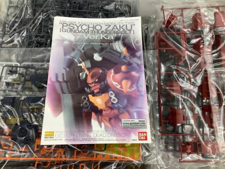 BANDAI ガンプラ MG 1/100 高機動型ザク