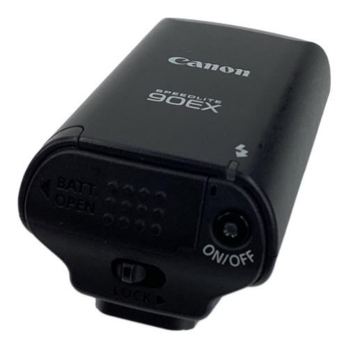 CANON (キヤノン) ミラーレス一眼カメラ EOS kiss M CANON90EXストロボ付 単焦点/広角レンズEF-M 22mm 1:2 STM付