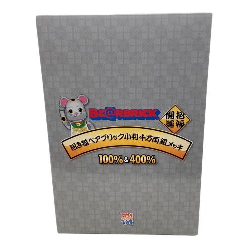 BEAR BRICK (ベアブリック) 招き猫 小判 千万両 銀メッキ 100% & 400% 2026年 メディコム・トイ 東京ソラマチ店限定