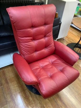ニトリ リクライニングチェアー レッド プリモ