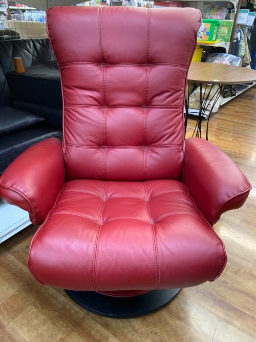 ニトリ リクライニングチェアー レッド プリモ