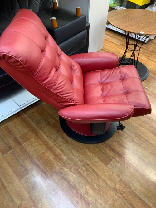 ニトリ リクライニングチェアー レッド プリモ