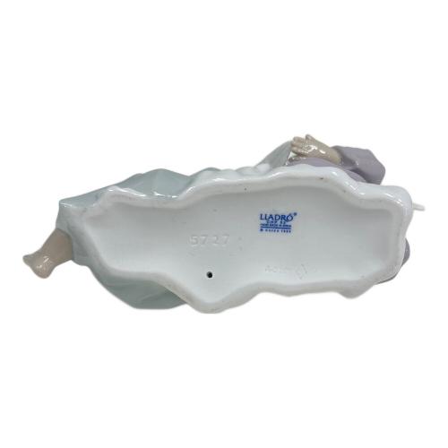 LLADRO (リヤドロ) 置物 フィギュリン 天使の羽のお手入れ 本体のみ 5727