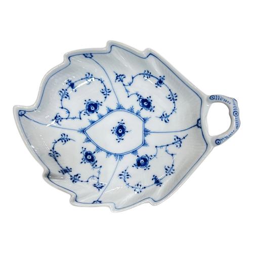 ROYAL COPENHAGEN (ロイヤル・コペンハーゲン) リーフプレート ブルーフルーテッド・ハーフレース