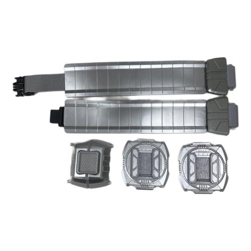 BANDAI (バンダイ) 仮面ライダー プレミアムバンダイ限定 DXデザイアドライバー ハイスペックベルト帯＆レイズバックルホルダー 「仮面ライダーギーツ」