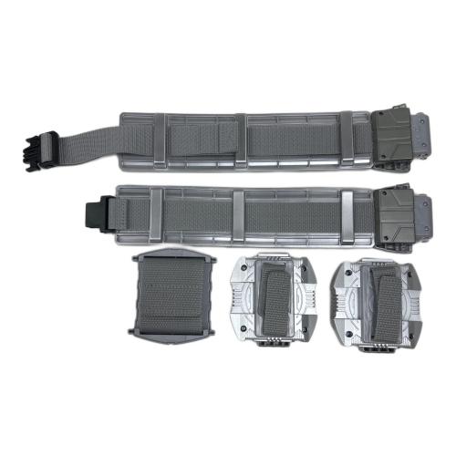 BANDAI (バンダイ) 仮面ライダー プレミアムバンダイ限定 DXデザイアドライバー ハイスペックベルト帯＆レイズバックルホルダー 「仮面ライダーギーツ」