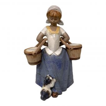 LLADRO (リヤドロ) フィギュリン 両手で水を汲む少女