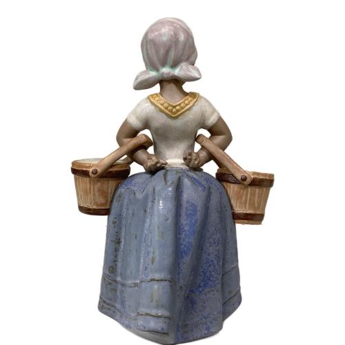 LLADRO (リヤドロ) フィギュリン 両手で水を汲む少女