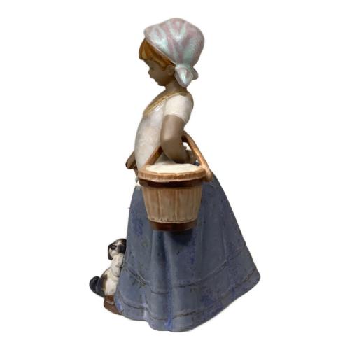 LLADRO (リヤドロ) フィギュリン 両手で水を汲む少女