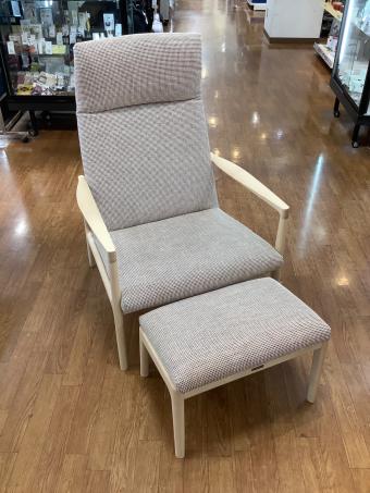 karimoku (カリモク) パーソナルチェア レッド×ナチュラル オットマン付き WW2750AA30 平織布地×ピュアオーク材 ディナミカ