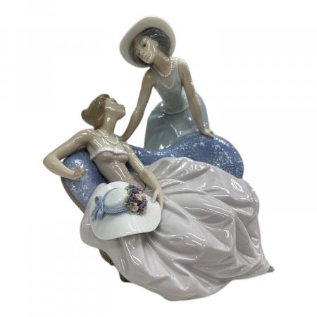 リヤドロ 帽子付花嫁介添人 5598 送料込み LLADRO (リヤドロ) フィギュリン 「花の帽子の女性二人」｜トレファク