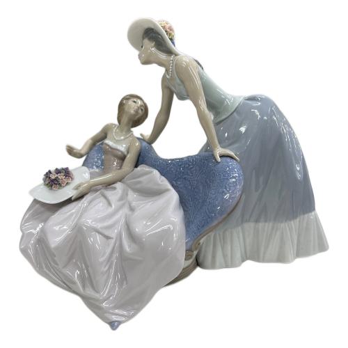 LLADRO (リヤドロ) フィギュリン 「花の帽子の女性二人」