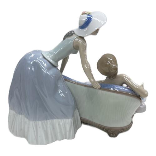 LLADRO (リヤドロ) フィギュリン 「花の帽子の女性二人」