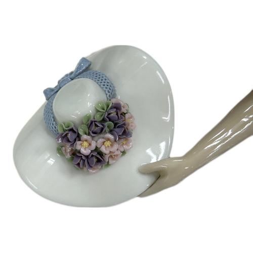 LLADRO (リヤドロ) フィギュリン 「花の帽子の女性二人」