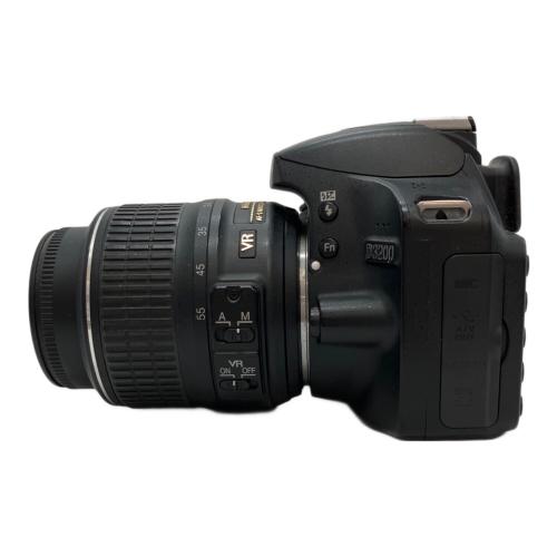 Nikon (ニコン) デジタル一眼レフカメラ D3200 レンズキット  AF-S DX NIKKOR 18-55mm f/3.5-5.6G VR