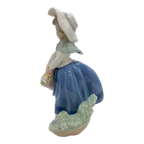 LLADRO (リヤドロ) フィギュリン きれいな花ばかり