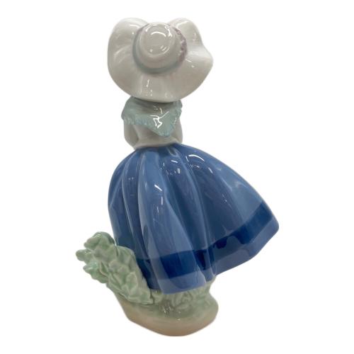 LLADRO (リヤドロ) フィギュリン きれいな花ばかり