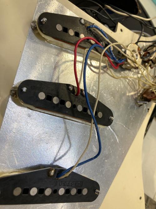 FENDER (フェンダー) エレキギターAmerican Standard Stratocaster 通電確認のみ 1987年製 EE103942　ｼﾞｬﾝｸ品