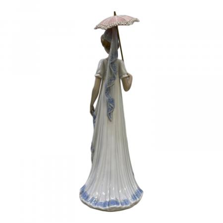 リヤドロ　LLADRO 傘を持つ少女とガチョウ LLADRO (リヤドロ) フィギュリン 傘を持つ女性｜トレファクONLINE