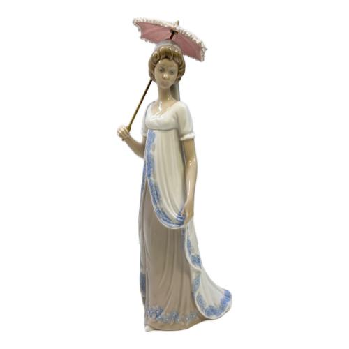 LLADRO (リヤドロ) フィギュリン 傘を持つ女性