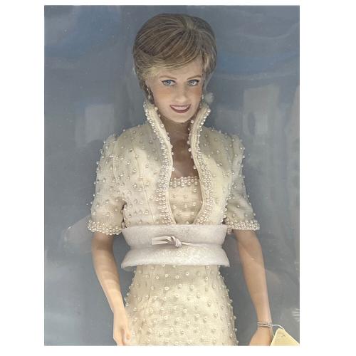 ダイアナ妃 フィギュア