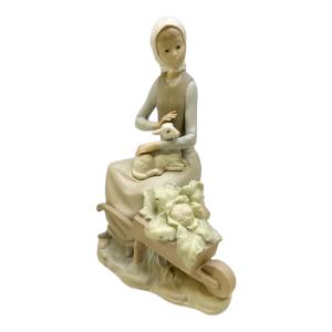 LLADRO (リヤドロ) フィギュリン 子羊とお昼休み