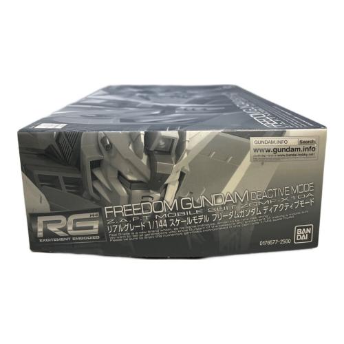 BANDAI (バンダイ) ガンプラ RG(リアルグレード) 1/144 フリーダムガンダム ディアクティブモード プラモデル（プレミアムバンダイ限定）