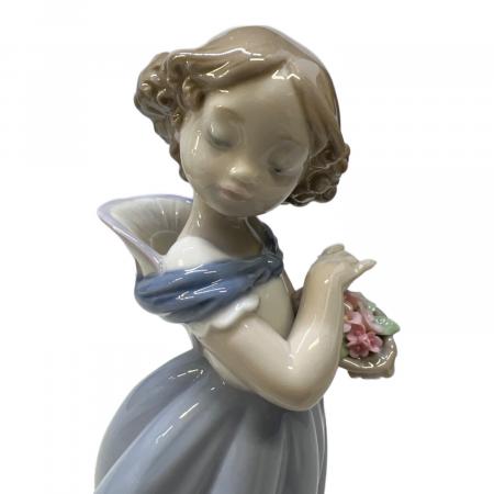LLADRO (リヤドロ) フィギュリン 光を浴びて(Adorable Innocence