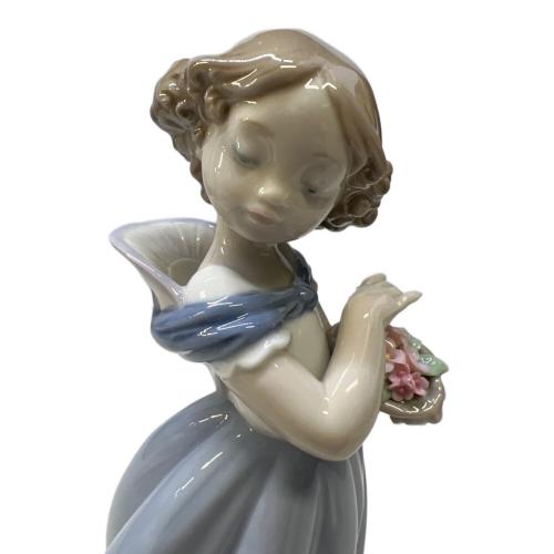 LLADRO (リヤドロ) フィギュリン 光を浴びて(Adorable Innocence)