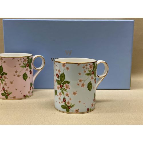 Wedgwood (ウェッジウッド) マグカップ 未使用品 ワイルドストロベリー ワイルドストロベリーのペアカップ♪