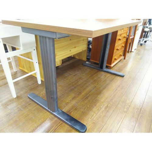 fantoni (ファントーニ) デスク ブラウン