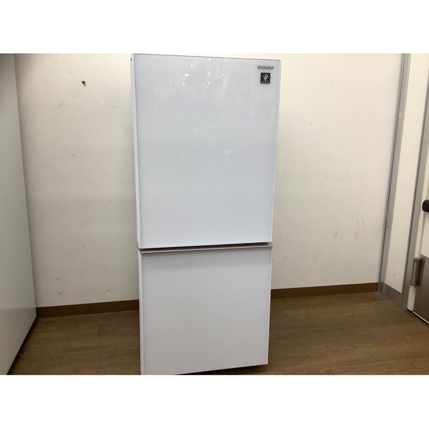 SHARP (シャープ) 2ドア冷蔵庫 SJ-GD14E-W 2019年製 137L 程度A(ほとんど使用感がありません)｜トレファクONLINE