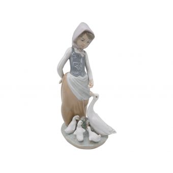 LLADRO (リヤドロ) フィギュリン かたつむりをあげる少女