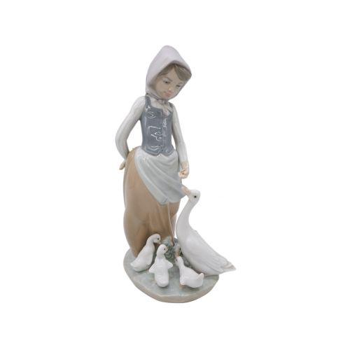 LLADRO (リヤドロ) フィギュリン かたつむりをあげる少女