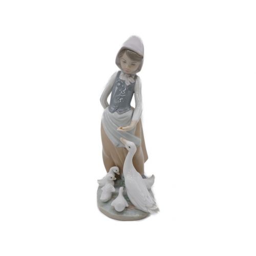 LLADRO (リヤドロ) フィギュリン かたつむりをあげる少女