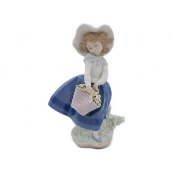 LLADRO (リヤドロ) フィギュリン 「きれいな花ばかり」