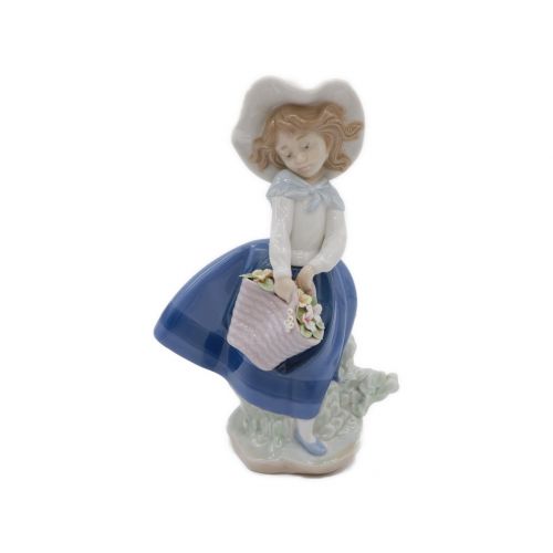 LLADRO (リヤドロ) フィギュリン 「きれいな花ばかり」