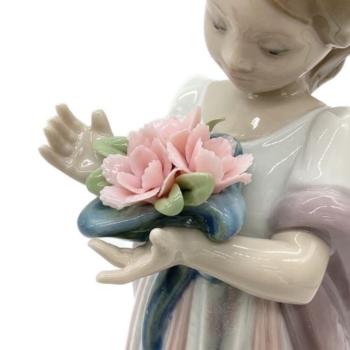 LLADRO (リヤドロ) フィギュリン 花束を抱えて 08151