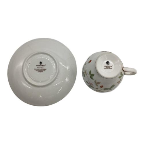  　カップ&ソーサー・プレート ワイルドストロベリー 大好きな「ワイルド ストロベリー」をいつも傍らに|WEDGWOOD公式