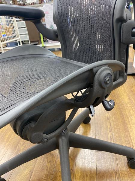 ハーマンミラー アーロンチェア 167888Rev F Herman Miller (ハーマンミラー) アーロンチェア ブラック @ 1人掛け