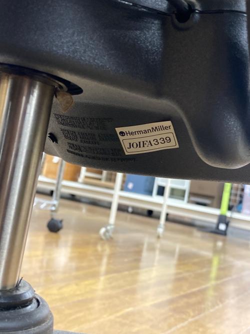 Herman Miller (ハーマンミラー) アーロンチェア ブラック @ 1人掛け 167888 クラシックモデル ポスチャーフィット グラファイトベース