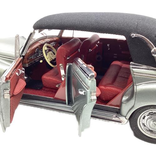 CMC (シーエムシー) 1/24 MERCEDES BENZ Typ 300d Cabriolet D 1958-1962 モデルカー