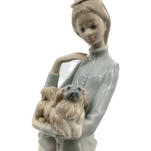 LLADRO (リヤドロ) フィギュリン 子犬を抱く貴婦人｜トレファクONLINE