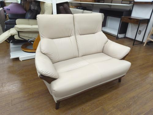 ニトリ 2人掛けソファー コウテイ