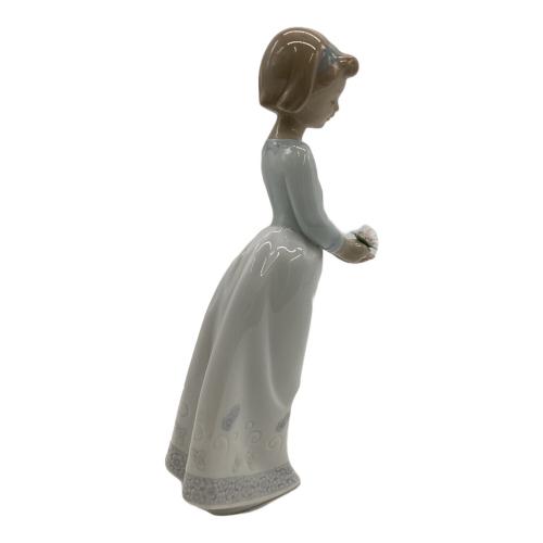 LLADRO (リヤドロ) フィギュリン 優しいお姉さん 6982