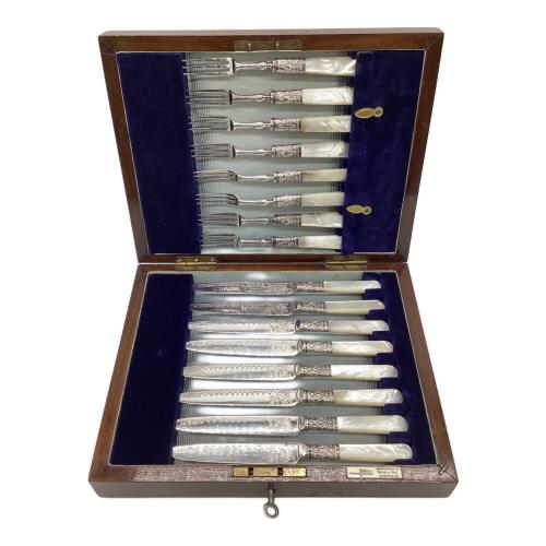 Walker & Hall 社（ウォーカー＆ホール）カトラリーセット ナイフ8本 フォーク8本