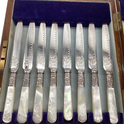 Walker & Hall 社（ウォーカー＆ホール）カトラリーセット ナイフ8本 フォーク8本